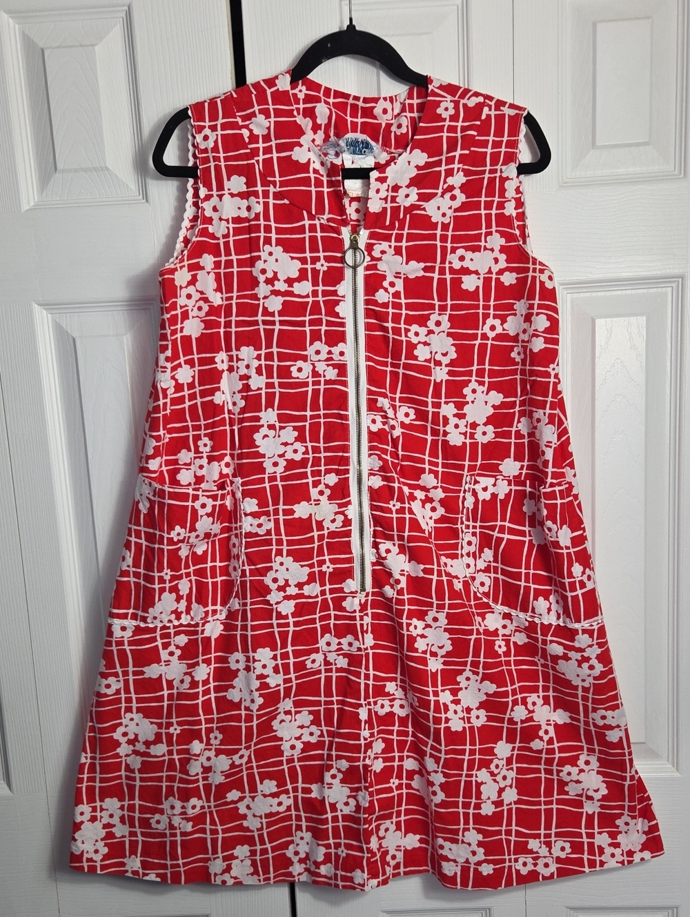 Sleeveless Red Floral Zip-Front Casual Dress